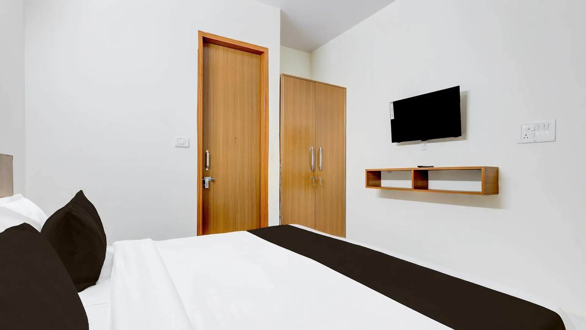 Super Hotel O Divine Stay Gurgaon India